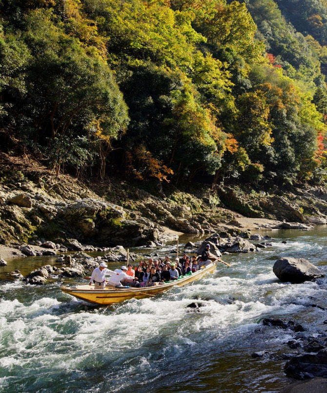保津川下りの様子