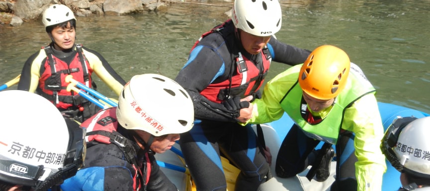 保津川ラフティングの様子
